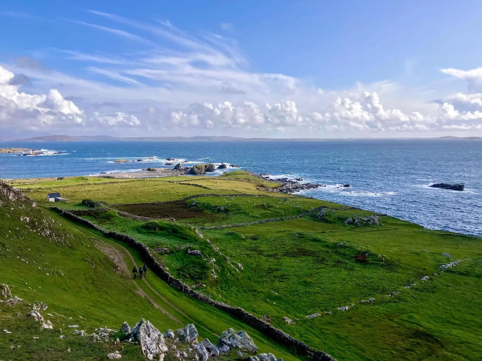 Ausflug zur "Insel der weißen Kuh": Tageswanderung auf Inishbofin