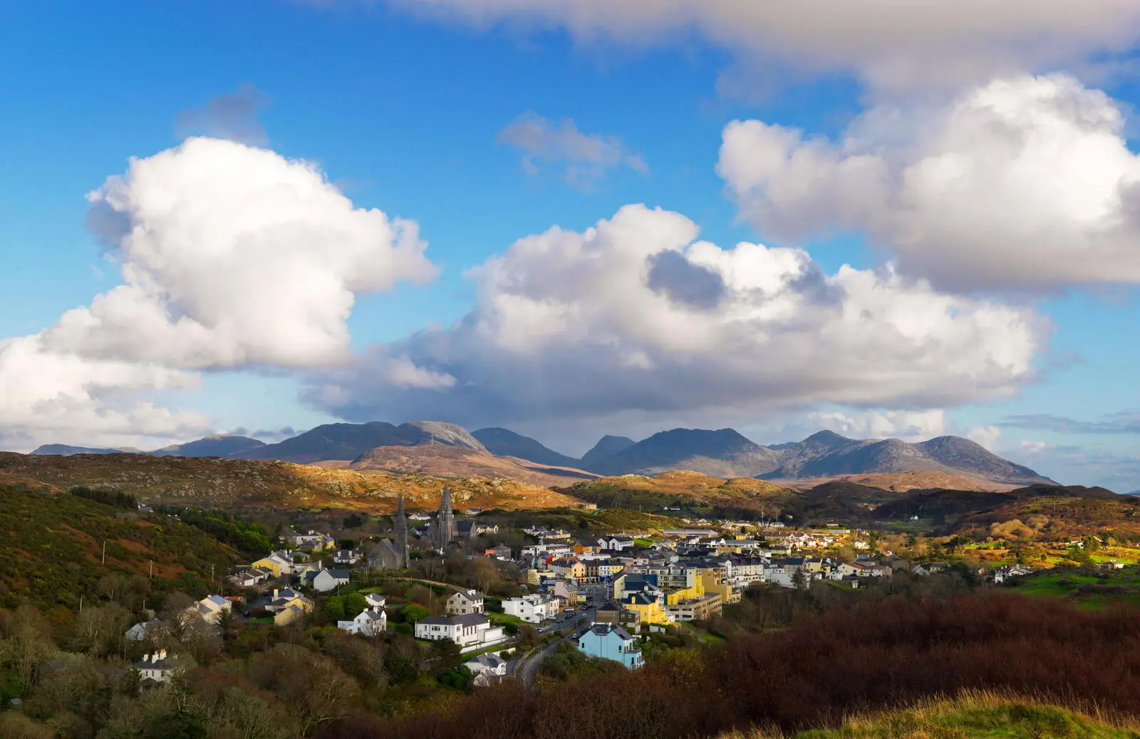 Die Lage Clifdens zwischen Wild Atlantic Way, Sky Road und Connemara Nationalpark ist der ideale Ausgangspunkt für Ihre Wanderwoche in Irland