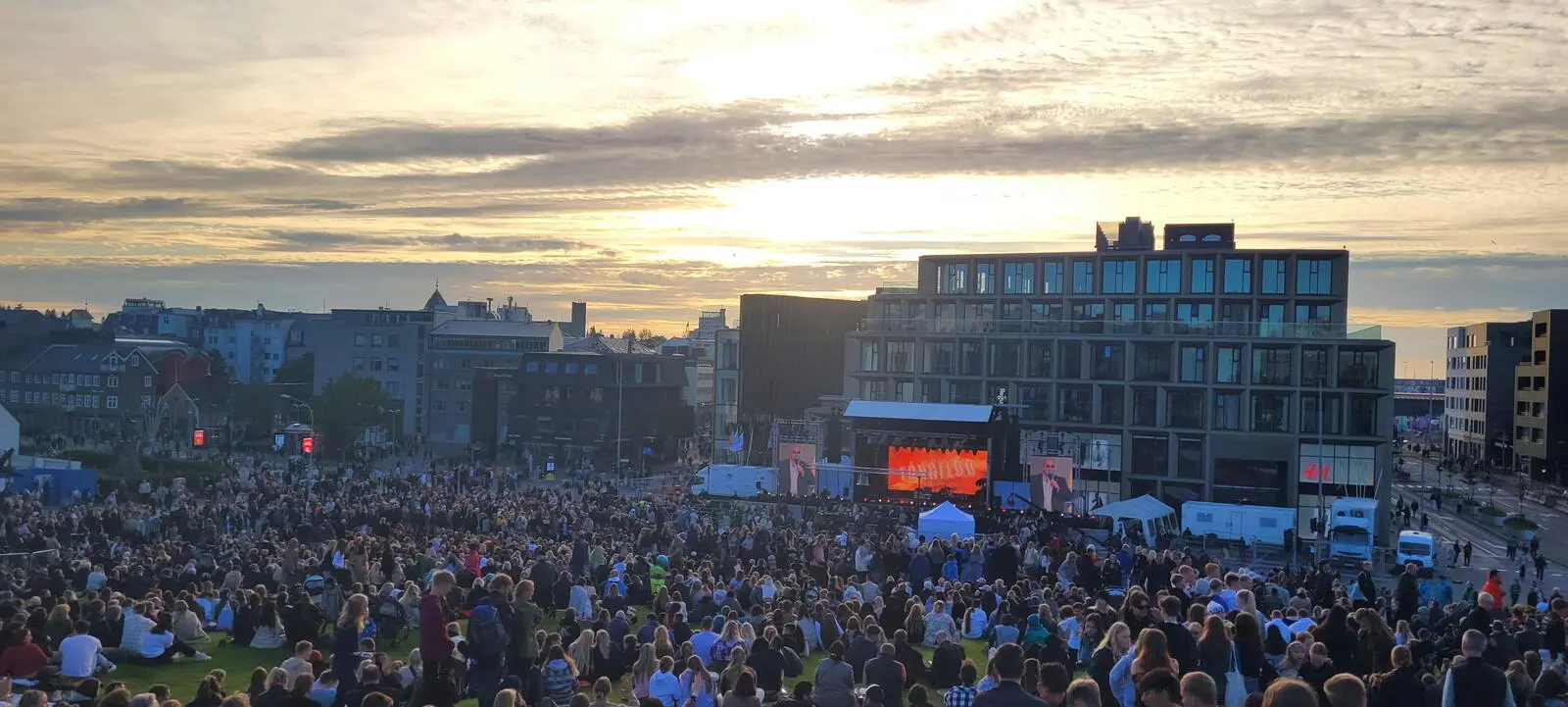 Das Besondere - immer findet mit dem Marathon auch parallel die Reykjavík Culture Night (Menningarnótt) statt. Eine geniale große Party mit zahlreichen Bühnen und viel Trubel