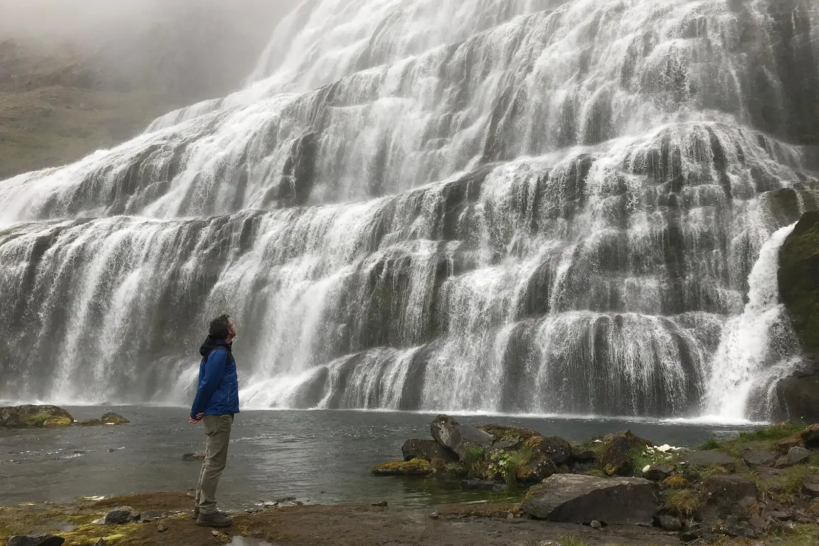 Dynjandi Wasserfall - pures Rauschen und kraftvolle Eleganz