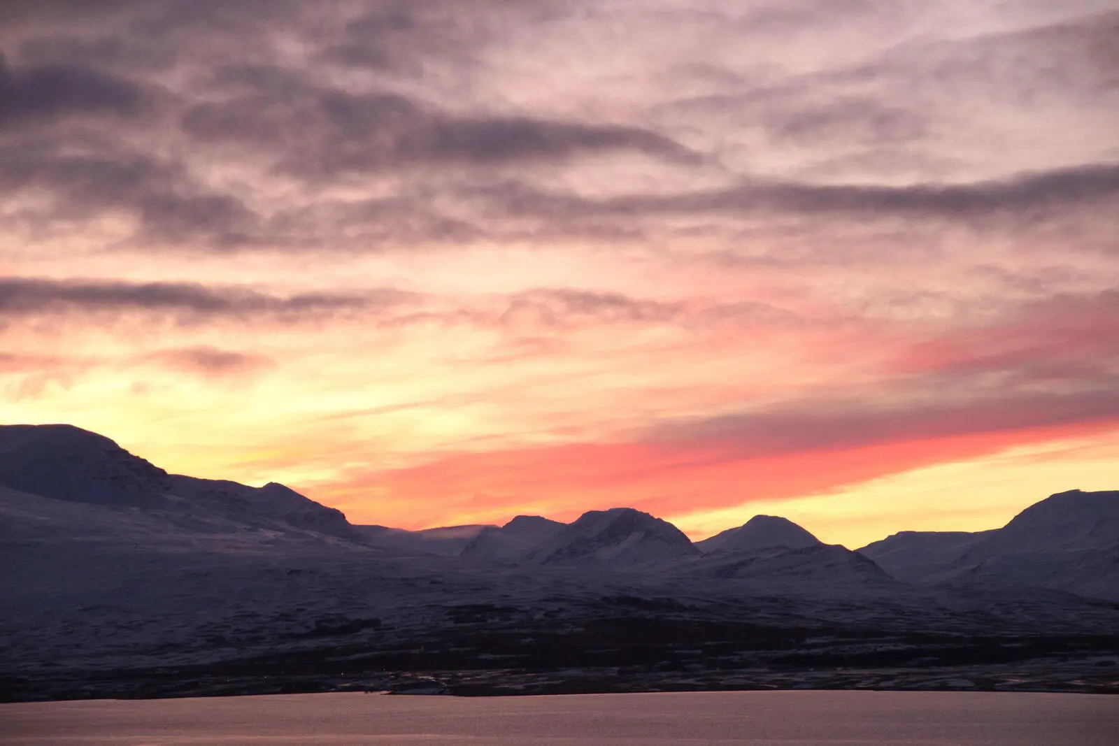 Islands Winter ist ein Farbkünstler. Die Stimmungen werden nie langweilig.