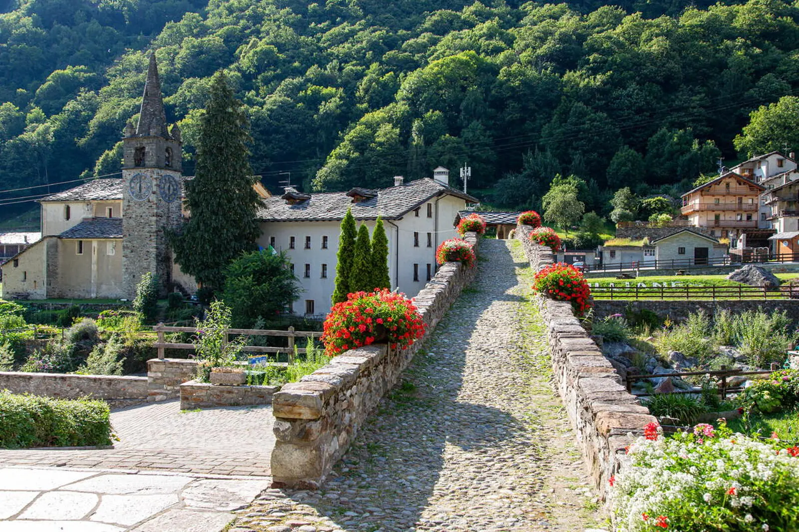 Lillianes – Ausgangspunkt Ihrer Wanderung zum Künstlerort Chemp