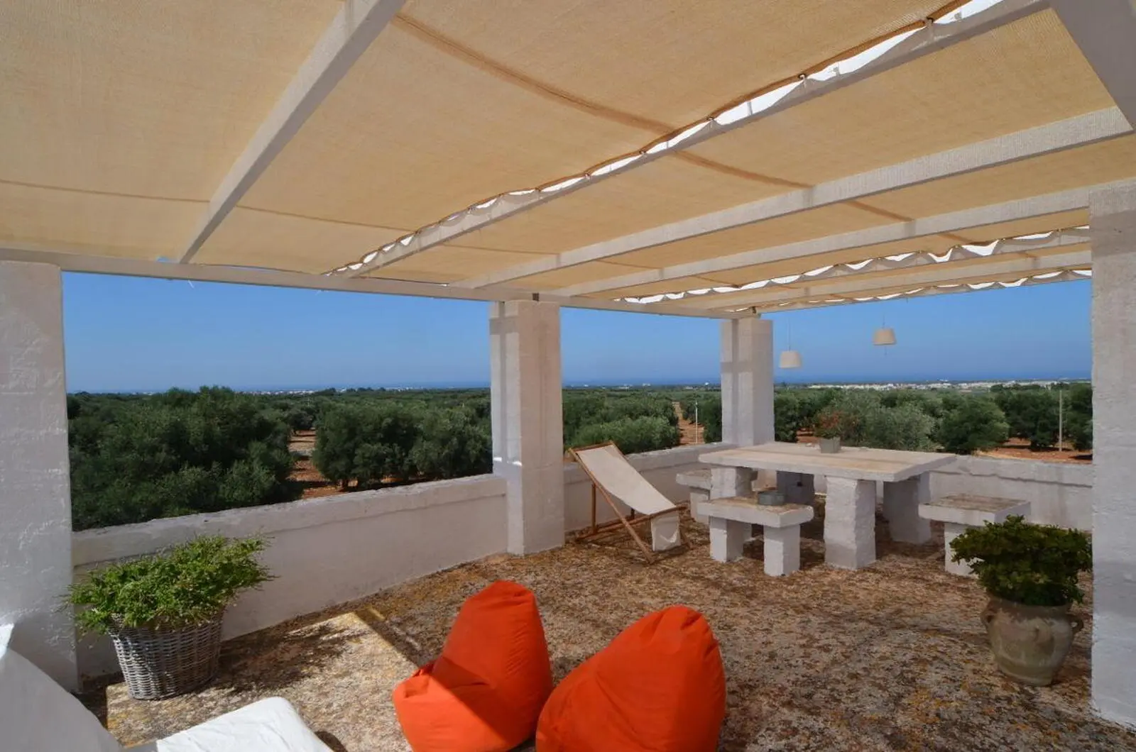 Auf der Dachterrasse der Masseria lässt es sich herrlich entspannen