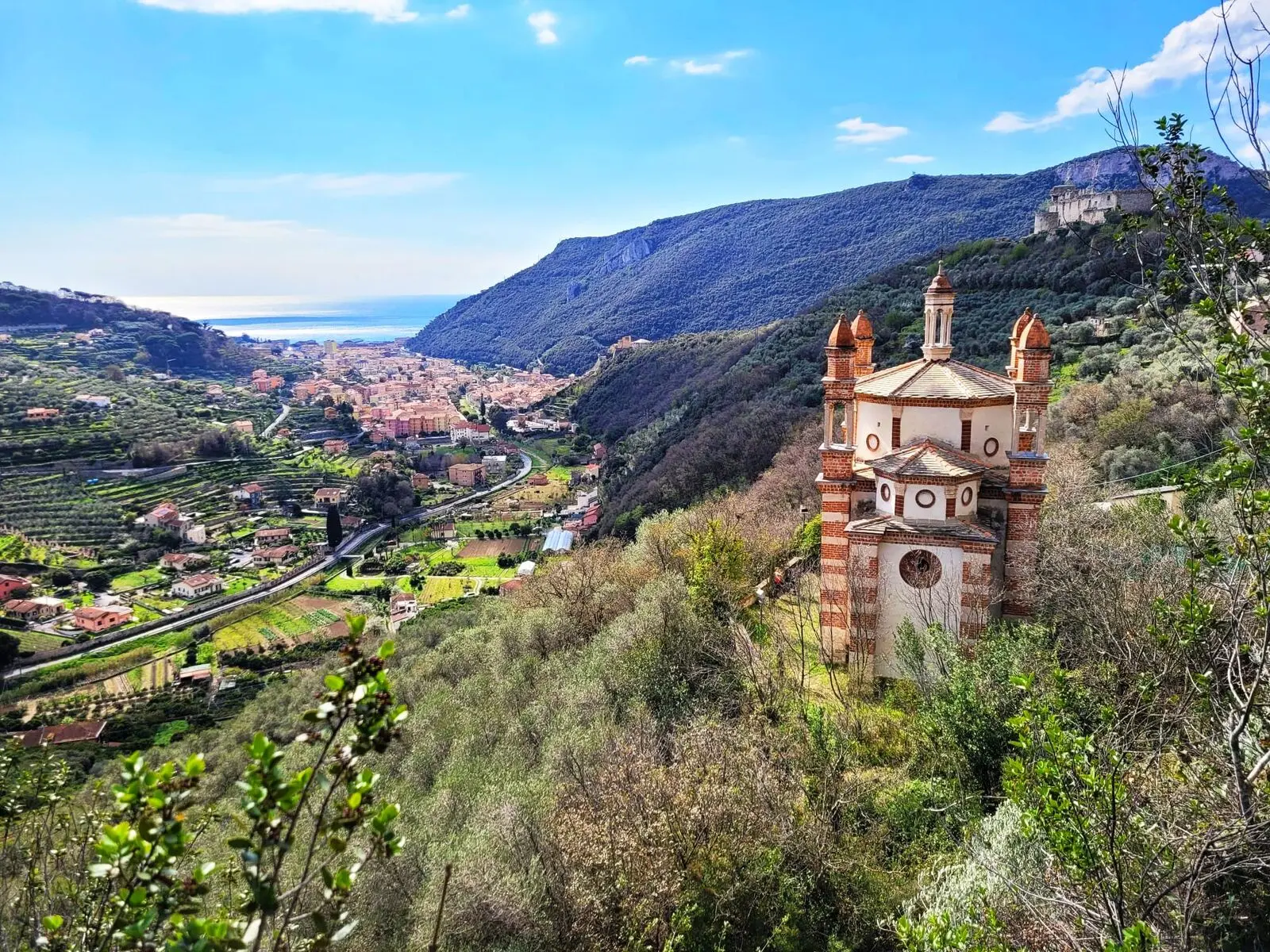 Im Hinterland von Finalborgo