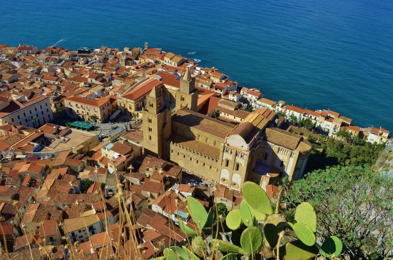 Wanderung auf die Rocca und Blick auf die Altstadt von Cefalu