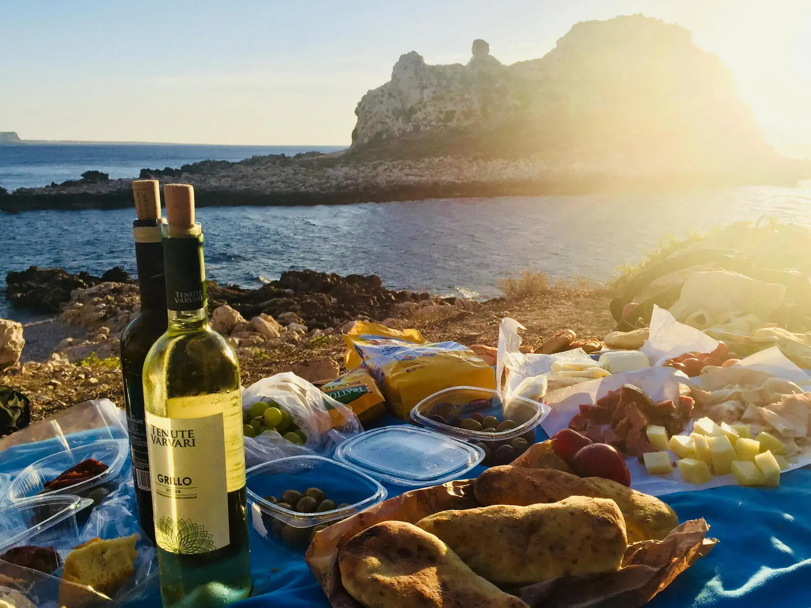 Picknick am Strand zum Sonnenuntergang - diese Reise hält ausreichend Genuss, Erholung und Entspannung für Sie bereit