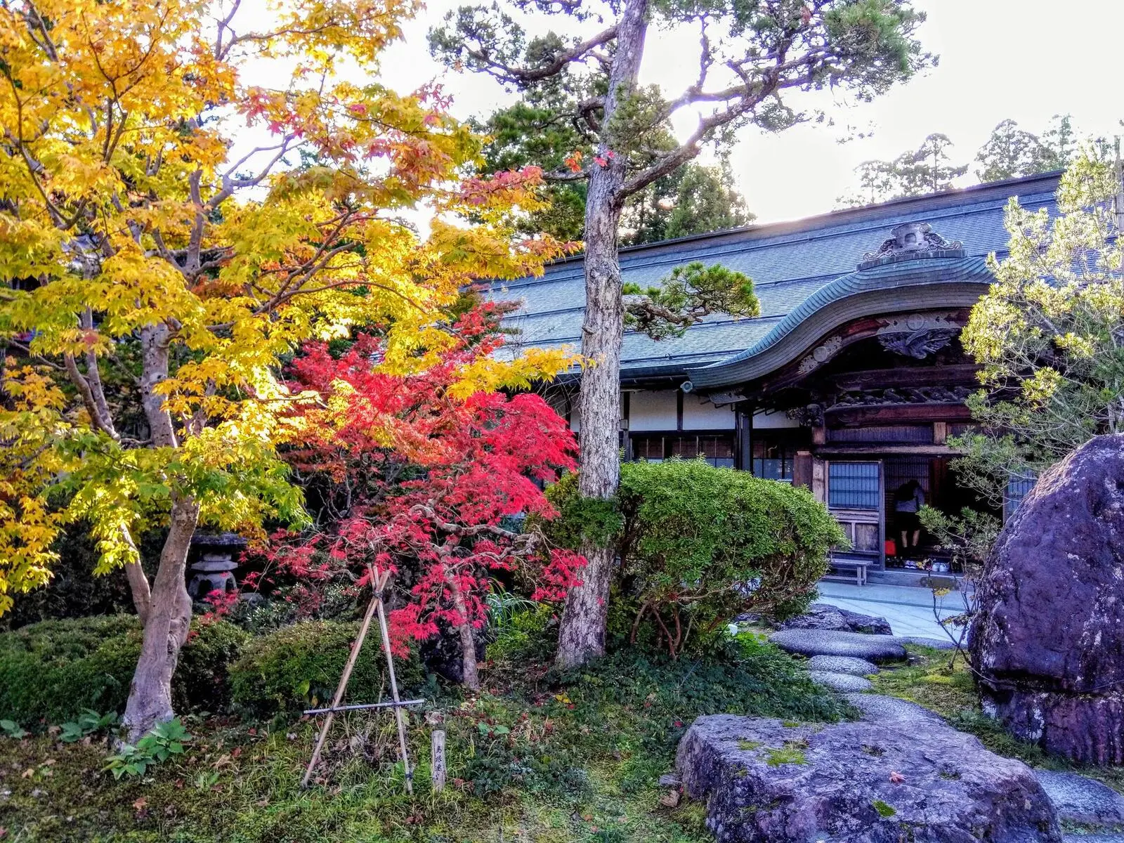 Klosterübernachtung in Koyasan und Wandeln im mystischen Okuno-in Friedhof
