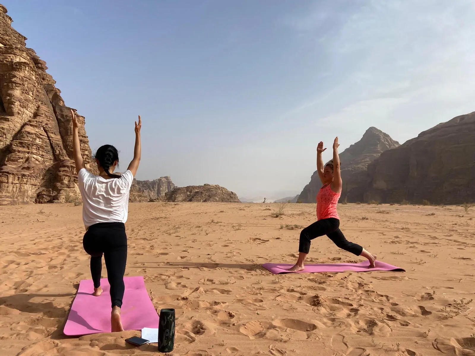 Sowohl Yoga-Anfänger als auch Yoga-Erprobte finden auf dieser Reise Platz