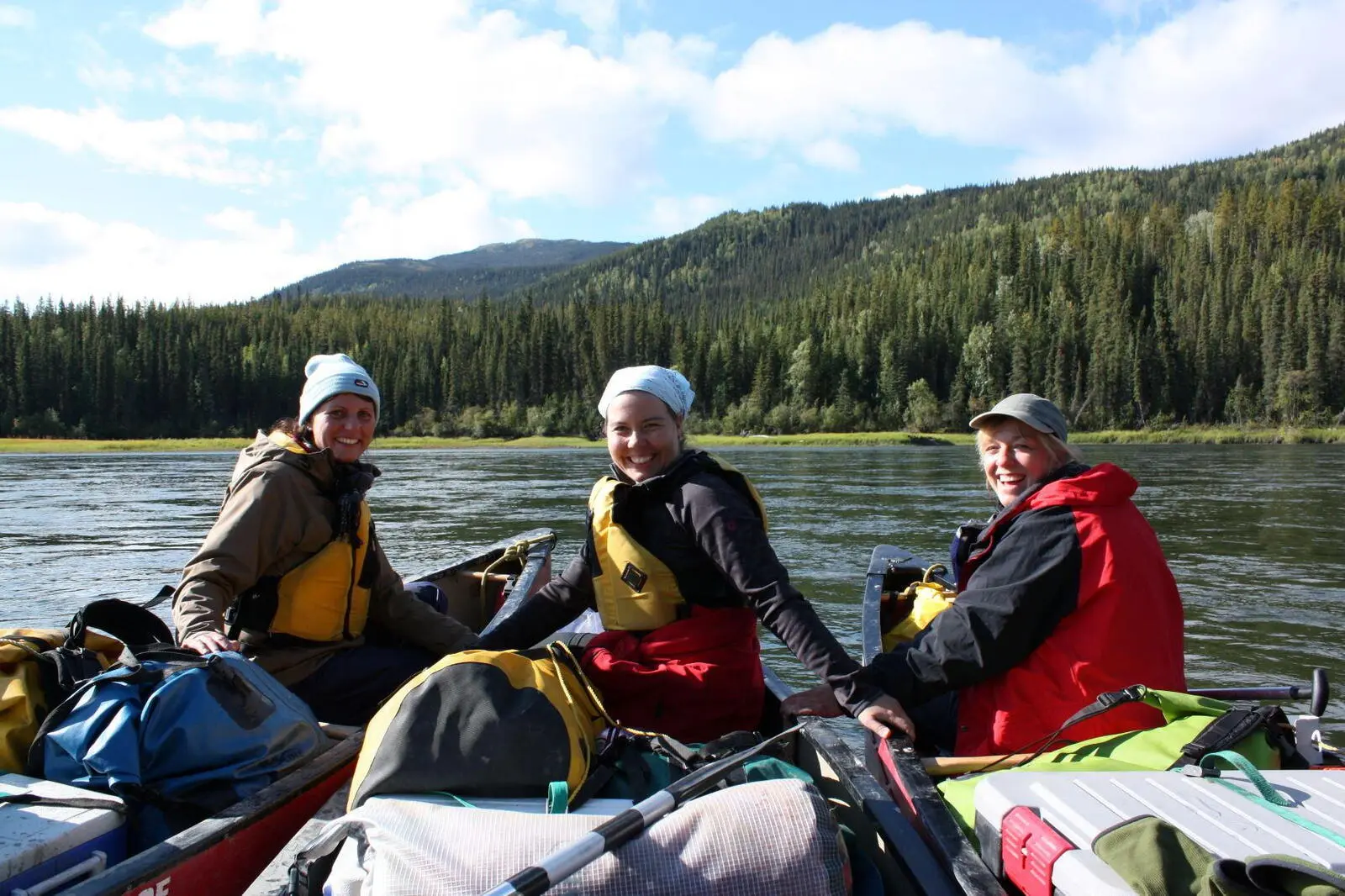 Es ist DAS Yukon-Erlebnis schlechthin: eine Kanutour auf dem Teslin- und Yukon River bringt Sie der Natur ganz nah