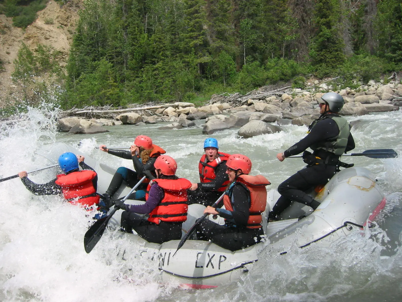 „Mit wilden Wassern gewaschen!” Auf dem Tatshenshini River können Sie sich im Rafting ausprobieren.