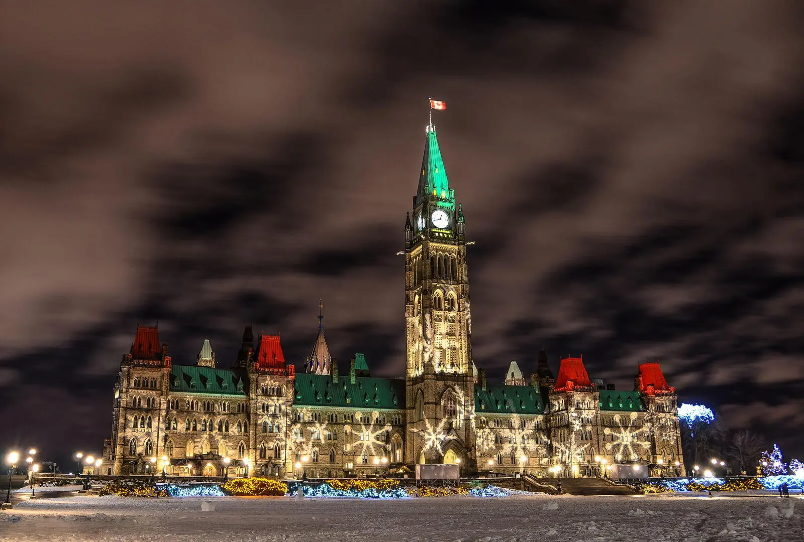 Auch den Parlament Hill in Kanadas Hauptstadt Ottawa besuchen wir bei unserer Stadtrundfahrt in Ottawa
