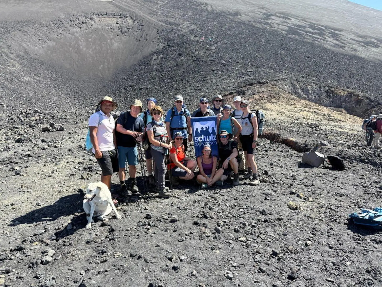 Insel Fogo: Gruppenfoto nach glücklicher Besteigung des Pico Inferno (November 2024)