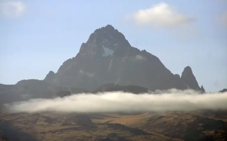 Das Ziel zum Greifen nah: Besteigung des Mt. Kenya (Gipfel Lenana, 4985 m)