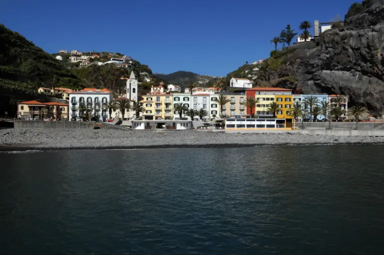Hotel "Enotel Sunset Bay" in Ponta do Sol