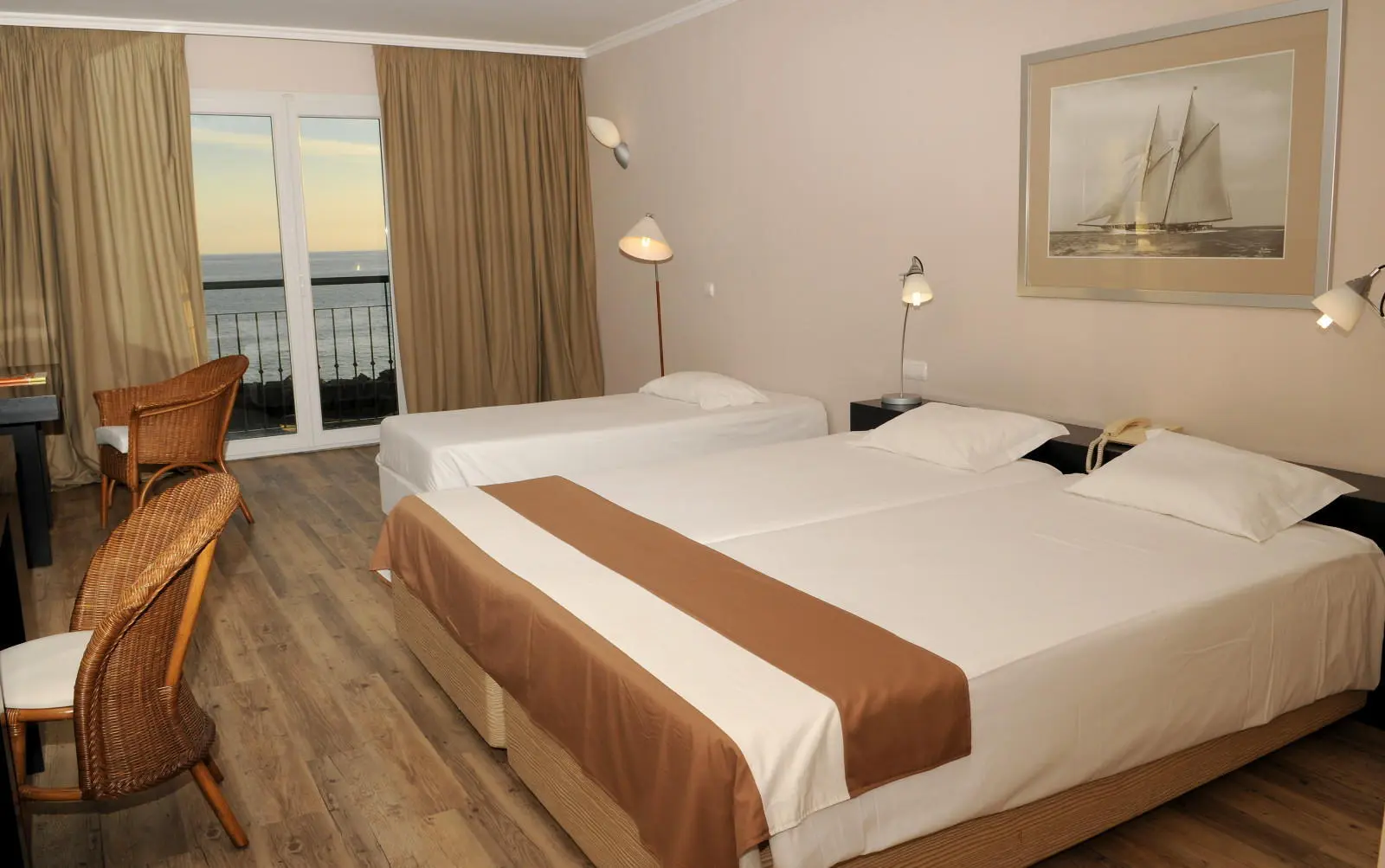 Zimmerbeispiel im Hotel "Enotel Sunset Bay"