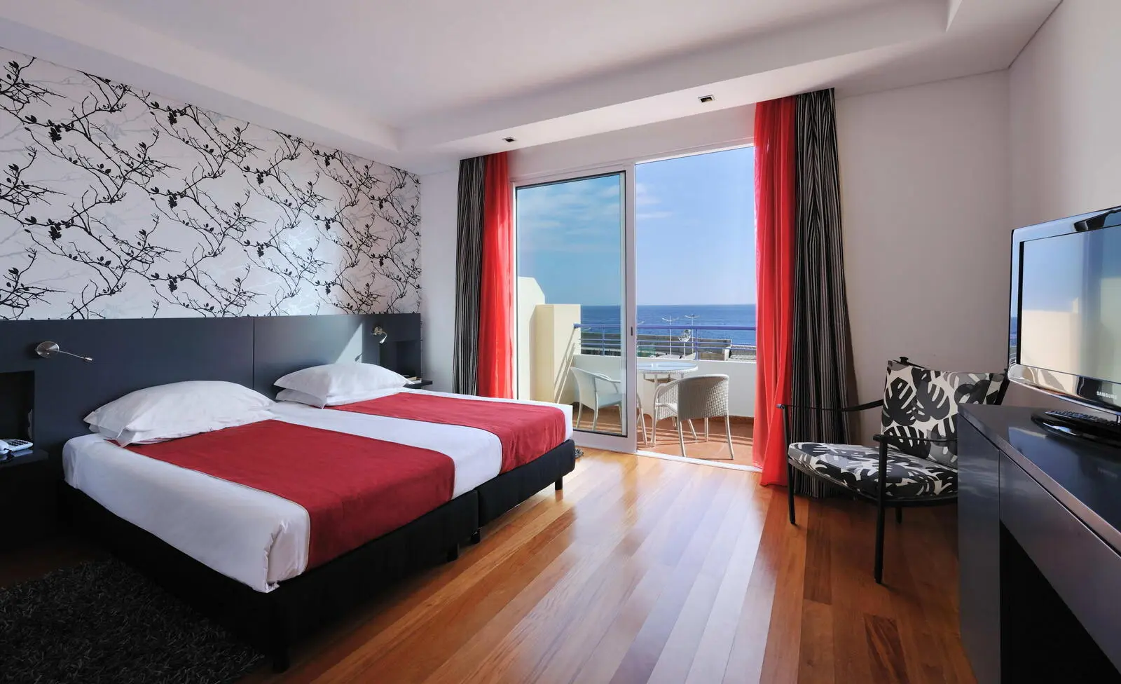 Frisch renovierte Zimmer im Hotel "Savoy Calheta Beach" erwarten Sie.