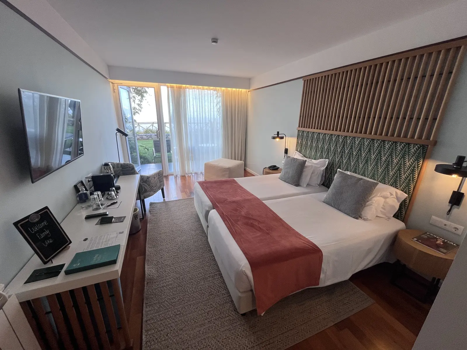 Großzügige Hotelzimmer mit viel Komfort für die Erholung nach dem Training 