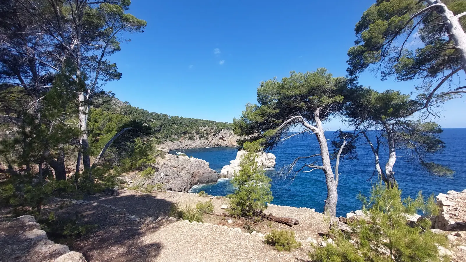 Wanderung von Deia bis zum Hafen von Soller entlang der wilden Westküste