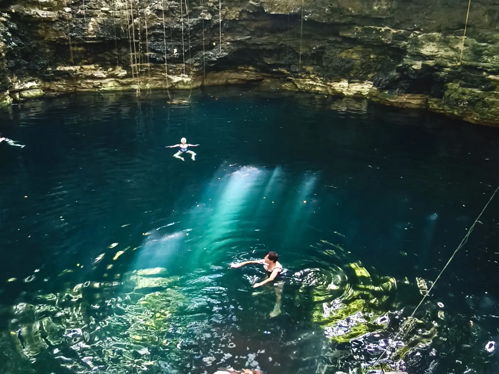 Erfrischendes Bad in der Cenote Azul