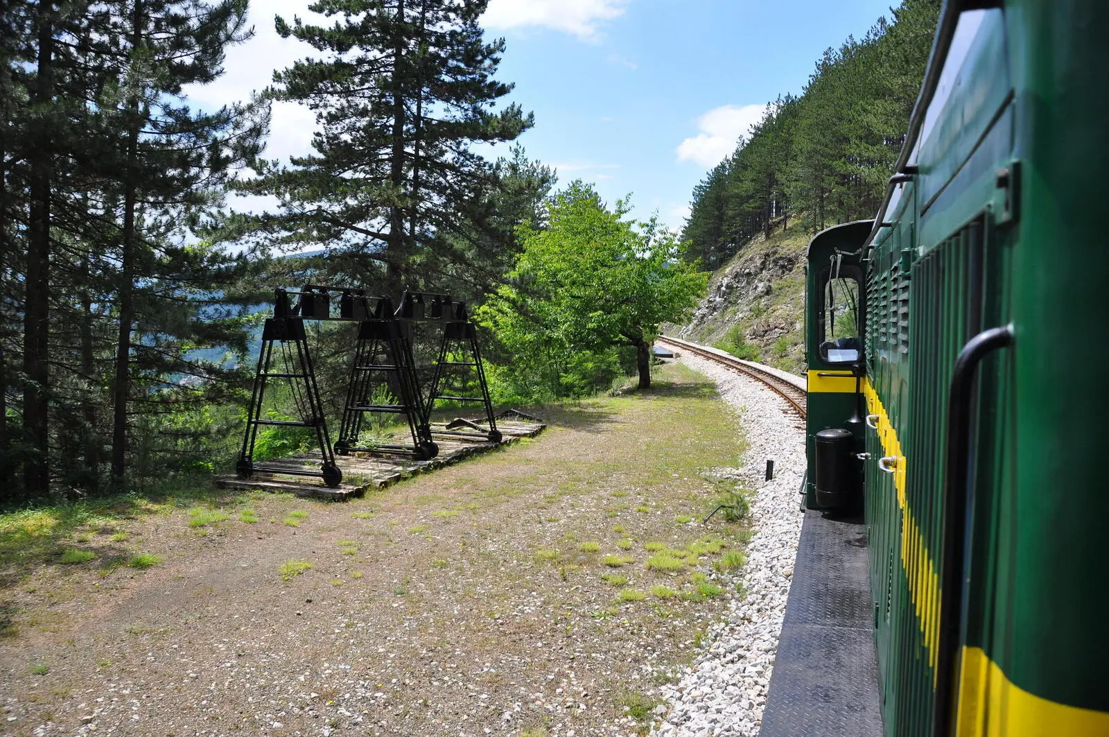 Mit der Schmalspurbahn fahren Sie einen Teil der imposantesten Strecke