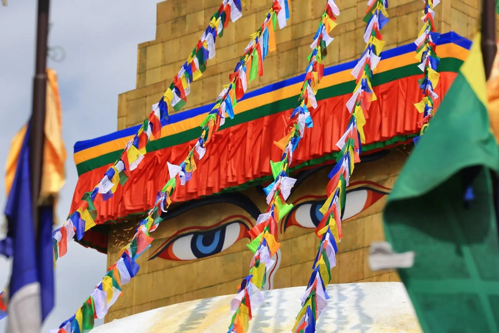 Prachtvoll sind die Tempel wie die Stupa von Boudanath (Foto: R. Lubiger).