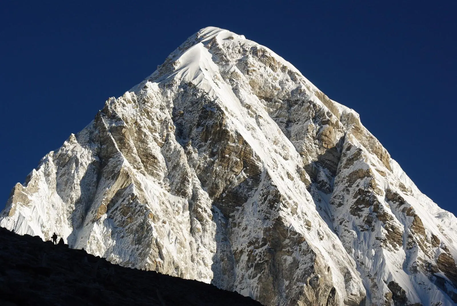 Auf dem Kala Patthar stehen Sie im Angesicht des Pumori (7.160 m).