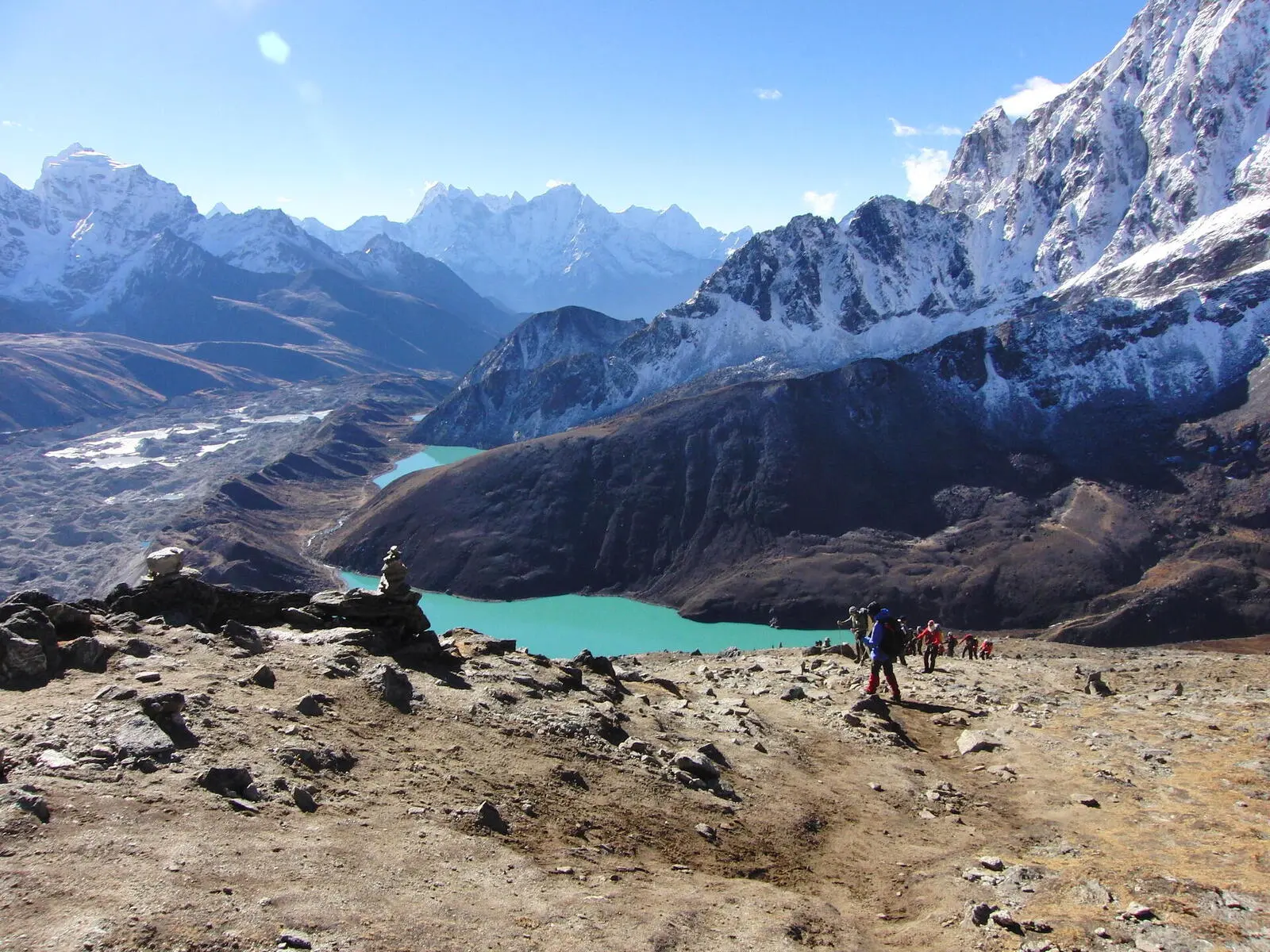 Blick auf die türkisblauen Gokyo-Seen