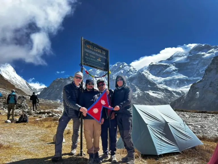 Großartiges Ziel Ihrer Reise: Das nördliche Basislager des Kanchenjunga auf rund 5000 Meter Höhe mit Blick auf den dritthöchsten Gipfel der Erde