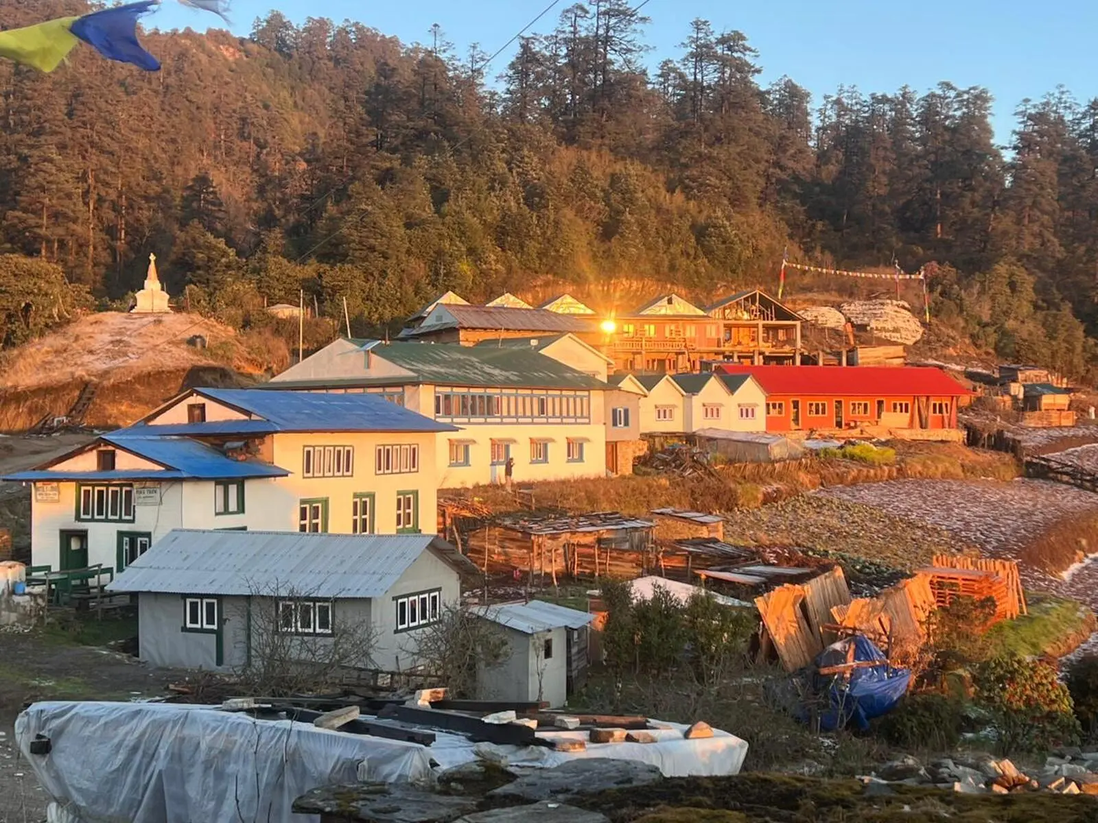 Übernachtet wird in familiengeführten Lodges in kleinen Himalayadörfern