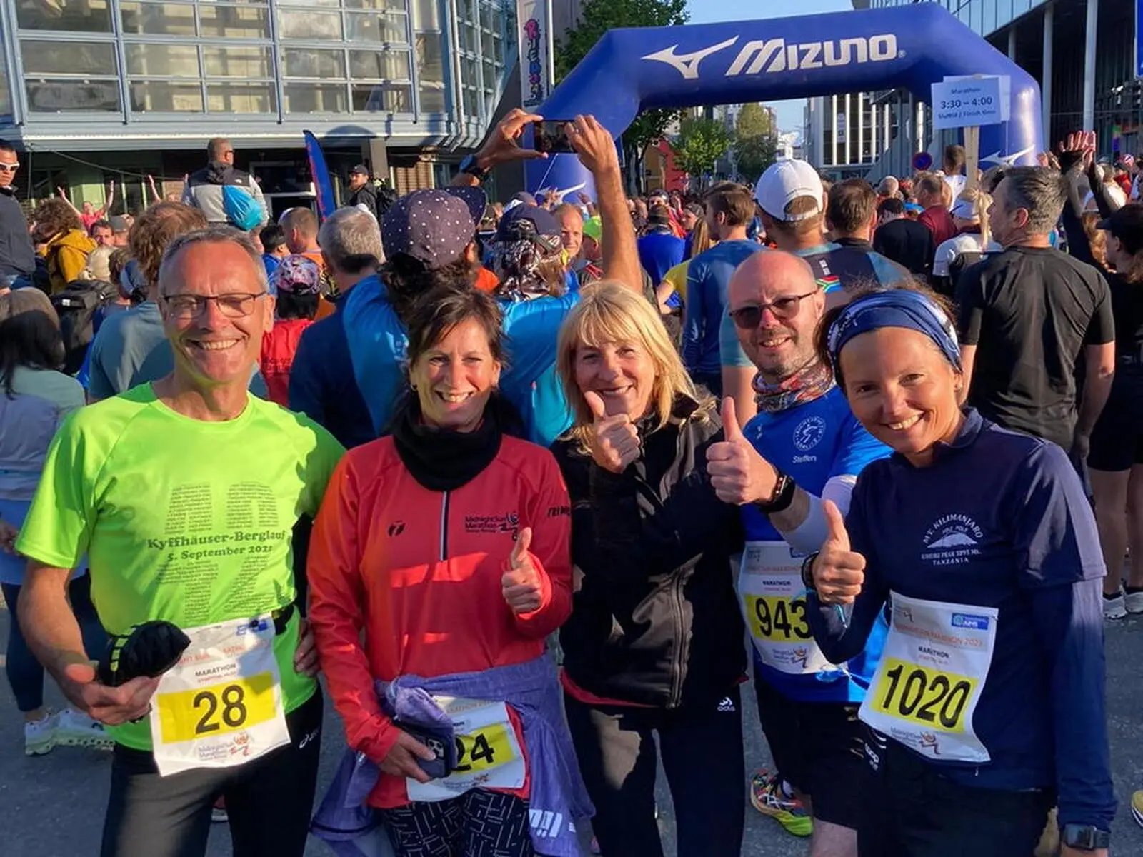 Gute Laune am Start des Midnight Sun Marathon
