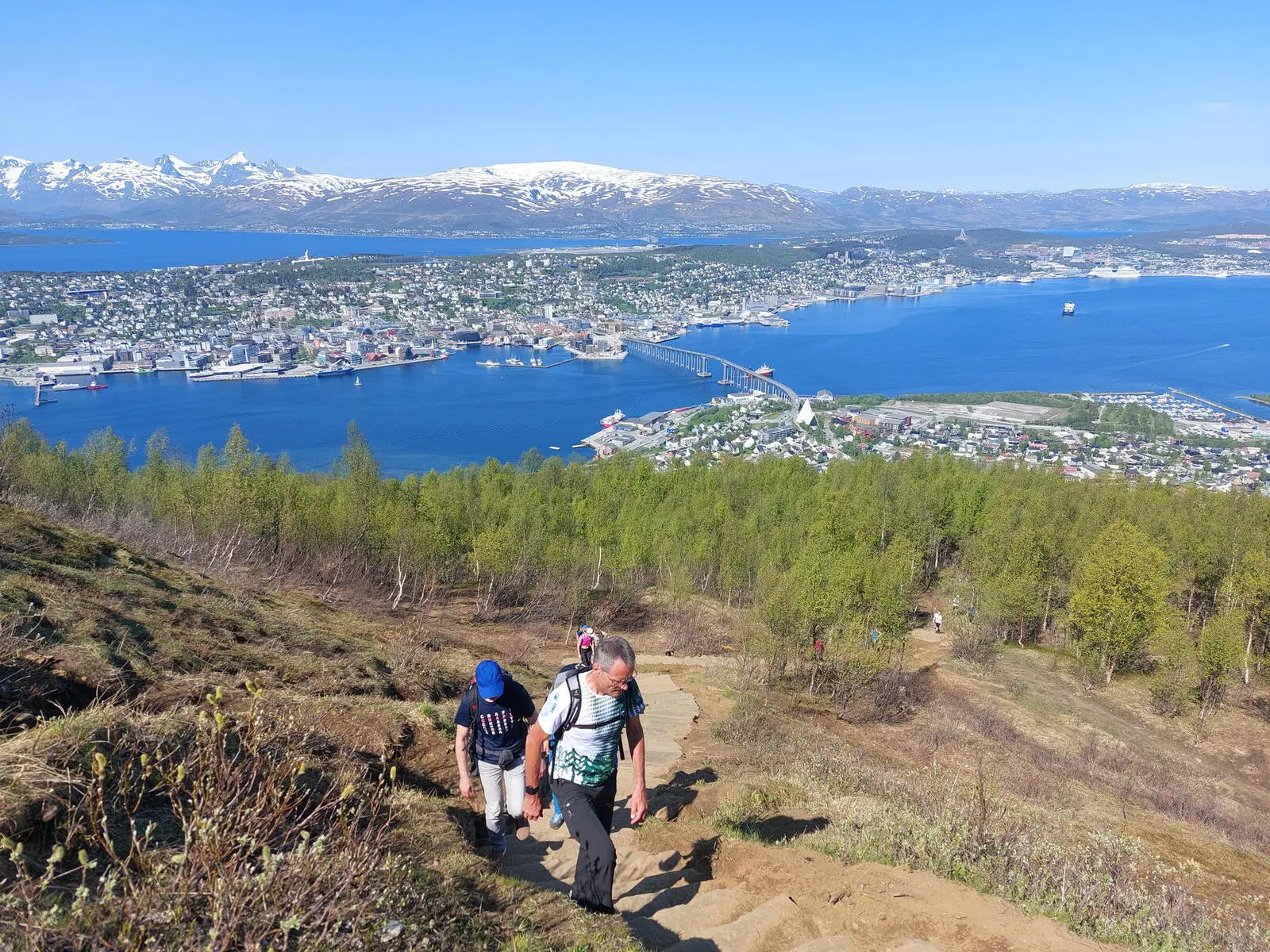 Wenn es die Beine hergeben, geht es am Sonntag nach dem Lauf über die Sherpatreppe hinauf auf den Storsteinen (optionale geführte Wanderung).