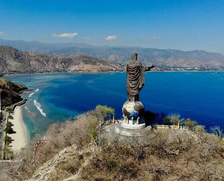 Weiterflug nach Dili und Stadtführung