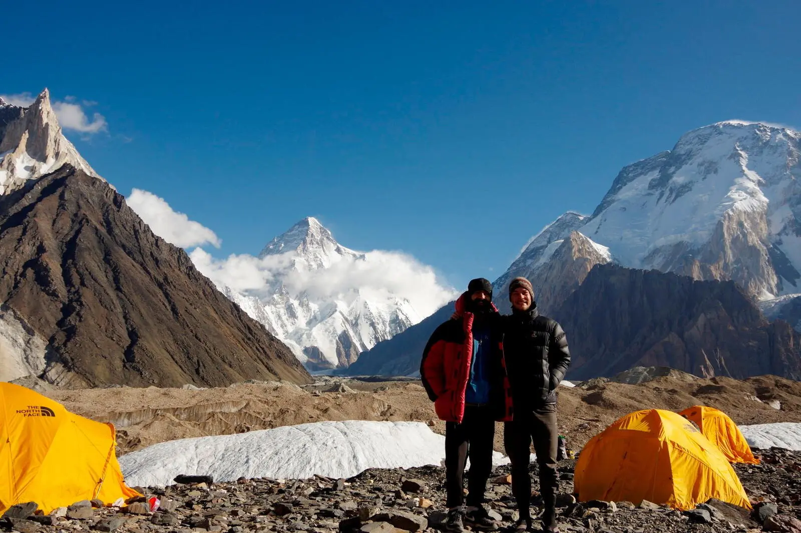 Sie übernachten auf dieser Trekkingtour in stabilen Expeditionszelten