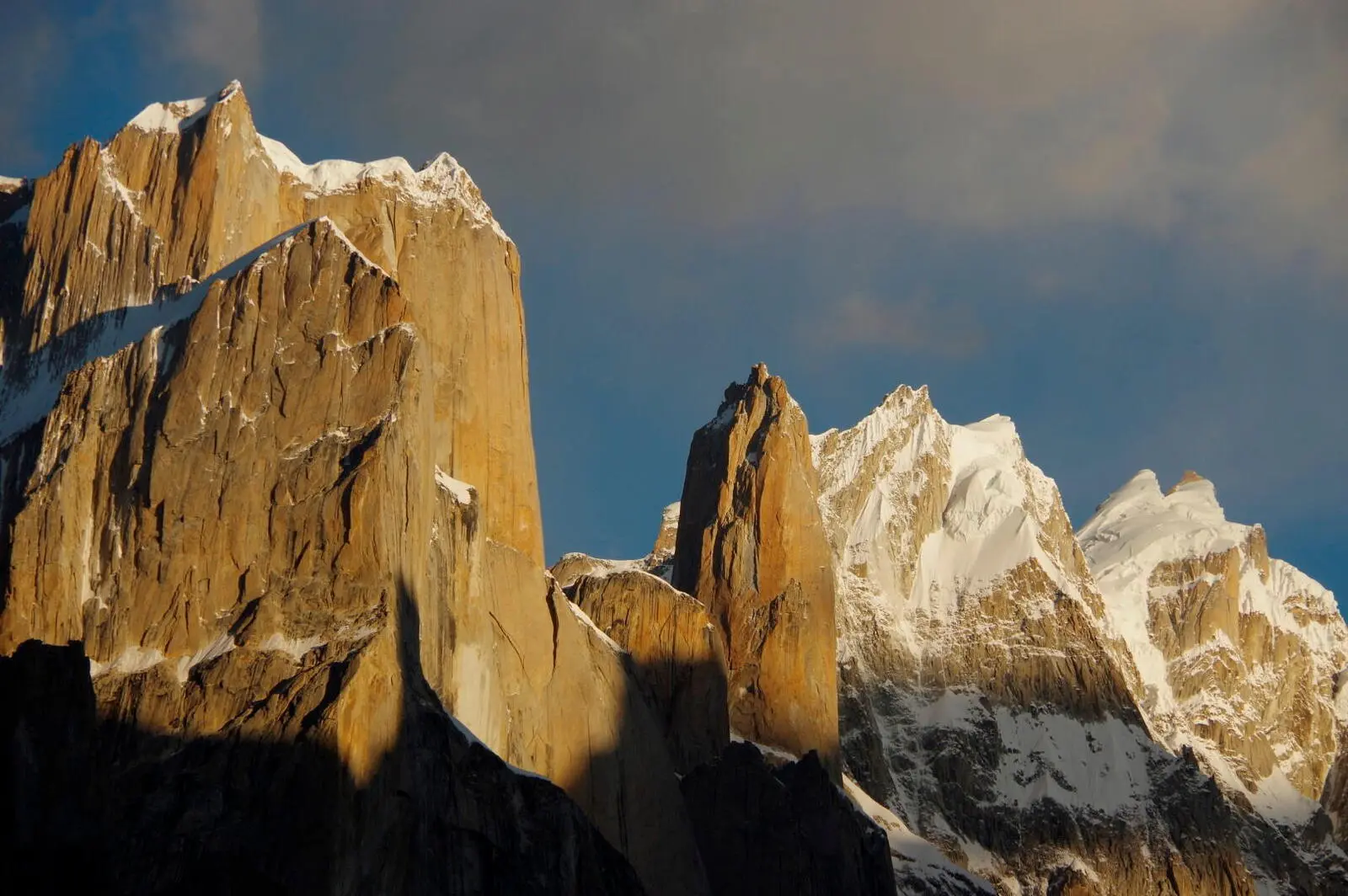 Die Trango-Towers zum Sonnenaufgang