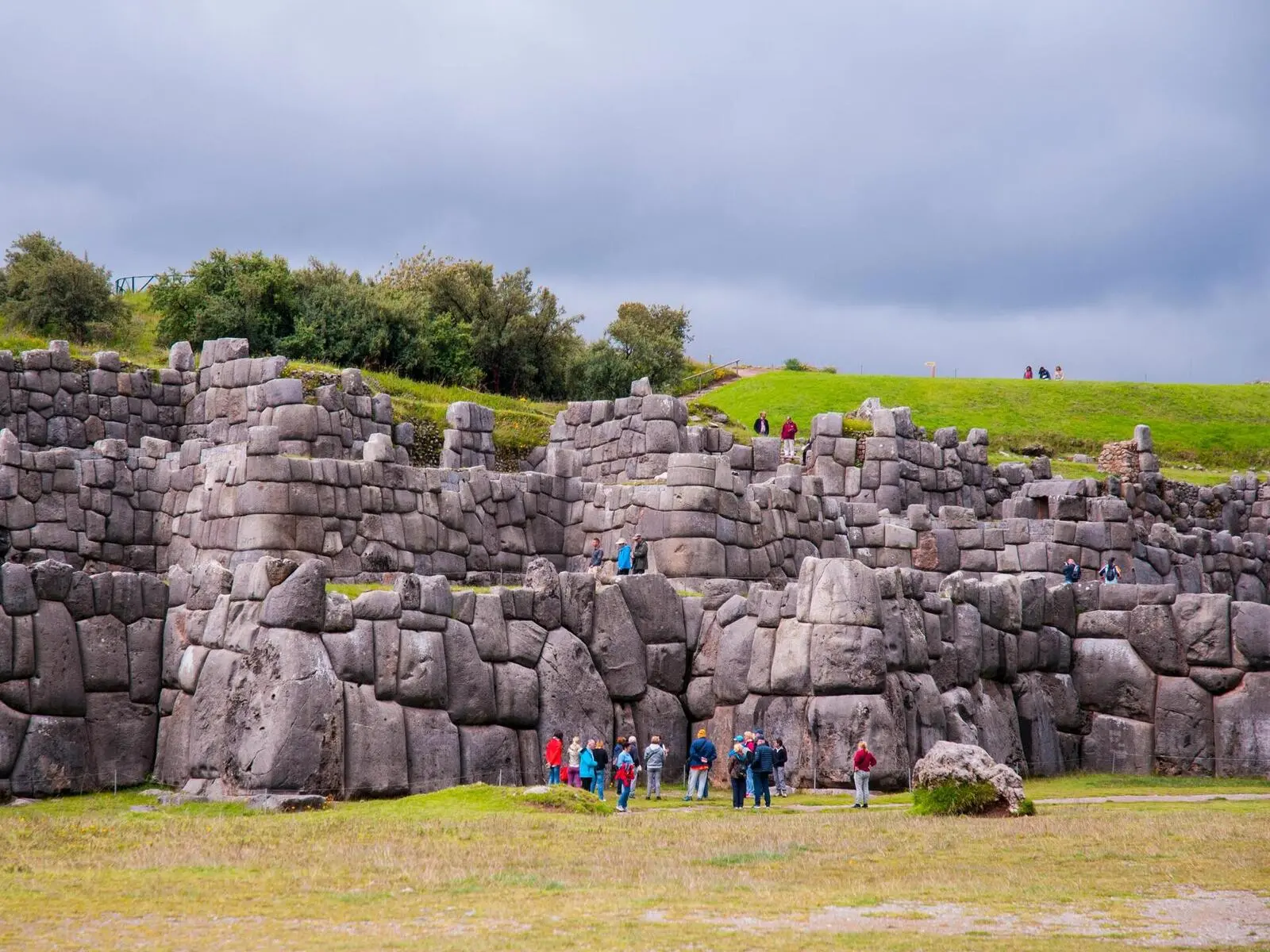 Die Inka-Festung Sacsayhuamán mit ihren riesigen Steinblöcken
