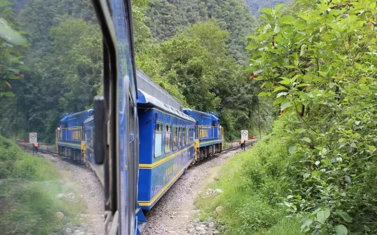 Spektakuläre Fahrt mit dem Panoramazug nach Machu Picchu