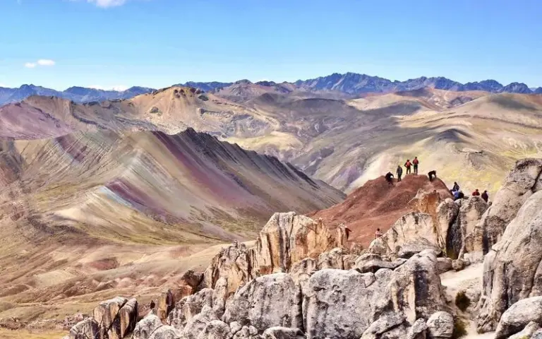 Wanderung zum farbenprächtigen Regenbogenberg und Rückfahrt nach Cusco