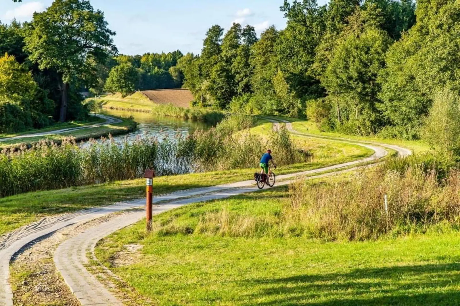 Weiter geht's per Rad entlang des Oberländer Kanals...