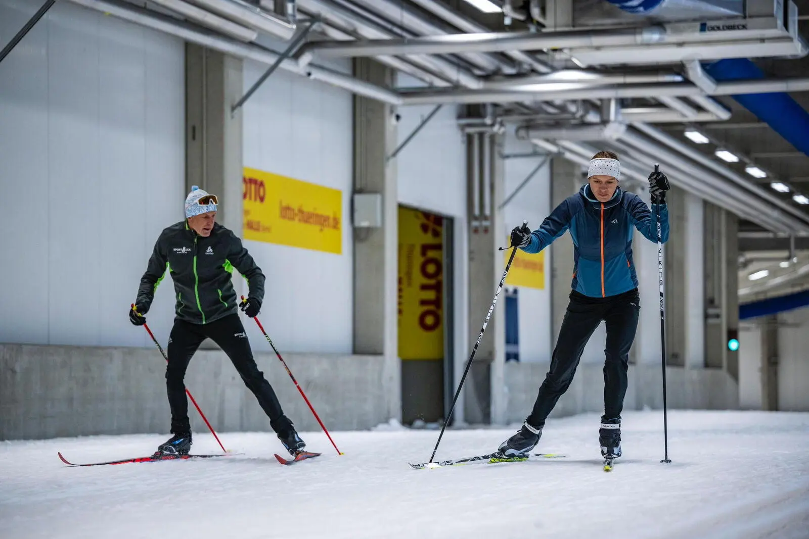 Unser Skitrainer Klaus (l.) ist mit viel Freude, Herz und Engagement dabei