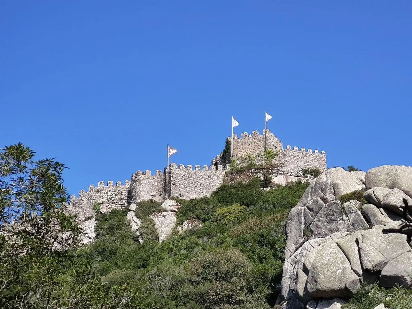 Das Castelo dos Mouros diente einst zur Verteidigung der gesamten Region