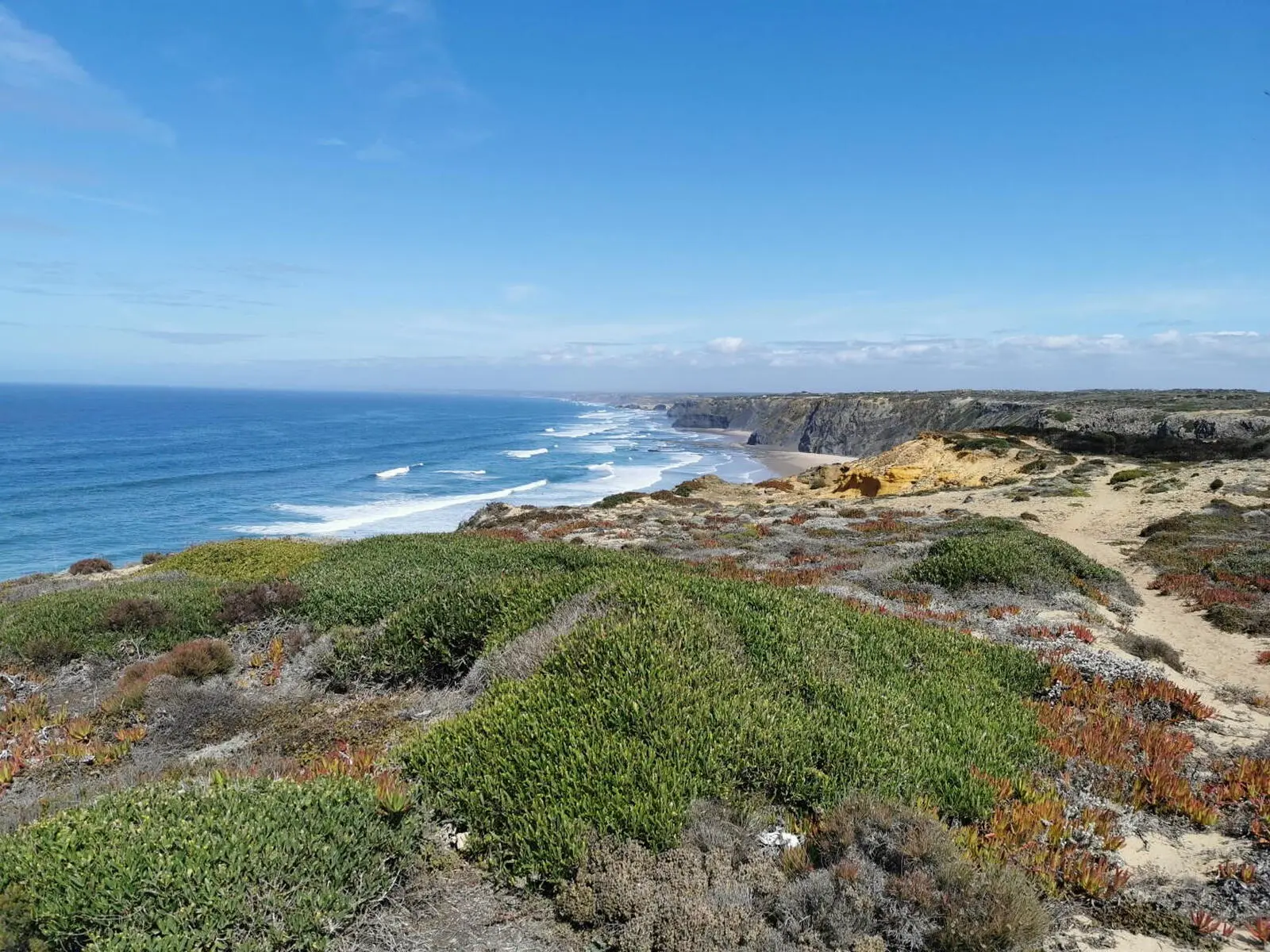 Unsere Algarvetour beginnt mit bekannten und versteckt liegende Wanderwege entlang der kontrastreichen Süd- und Westküste. 
