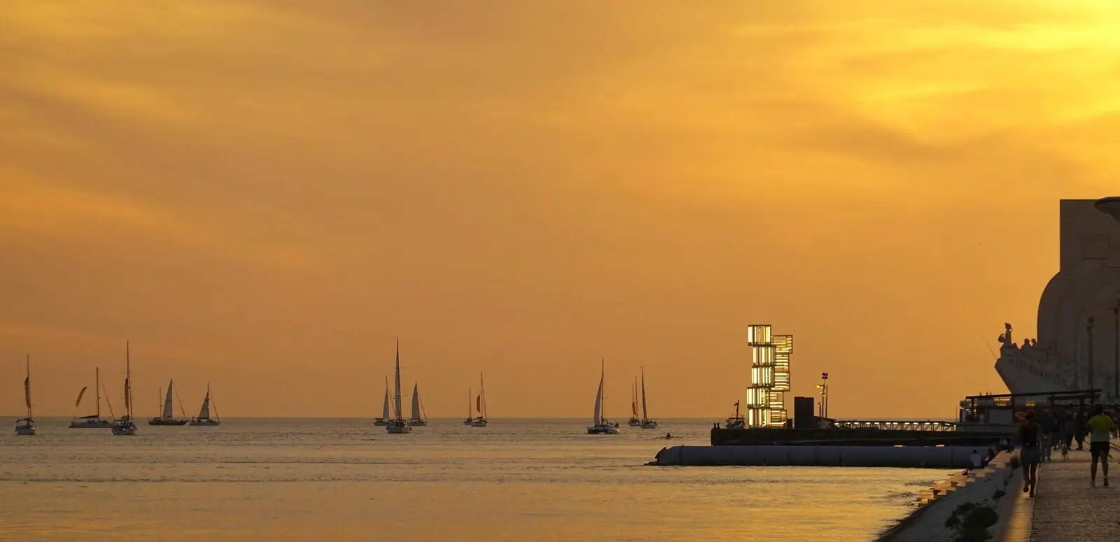Die "Stadt des Lichtes" macht besonders zu Sonnenauf- & Sonnenuntergang ihrem Namen alle Ehre
