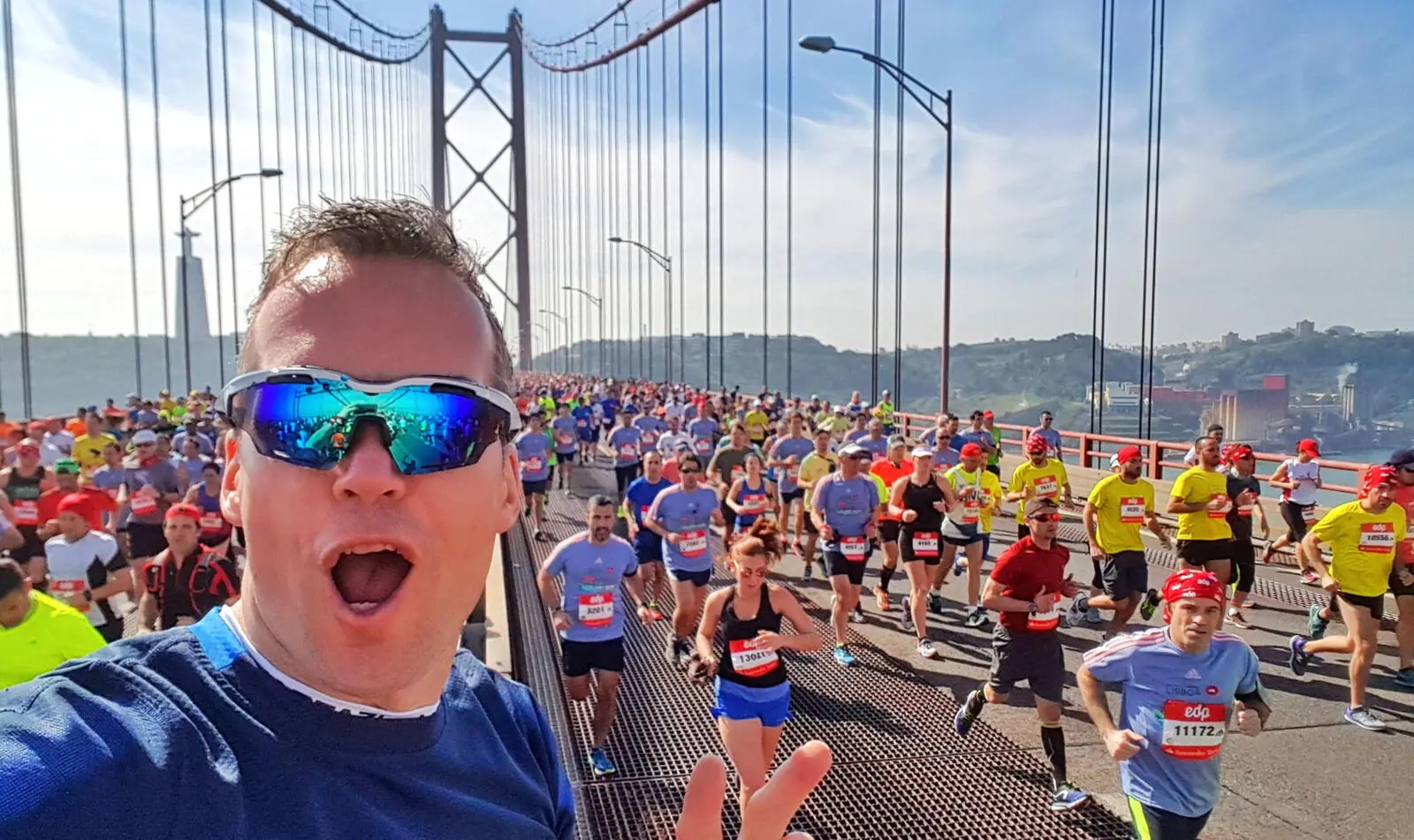 Nur einmal im Jahr zum Halbmarathon wird die Brücke komplett für den Verkehr gesperrt und die Läufer/innen aus aller Welt erwartet ein sehr erhabenes Gefühl 