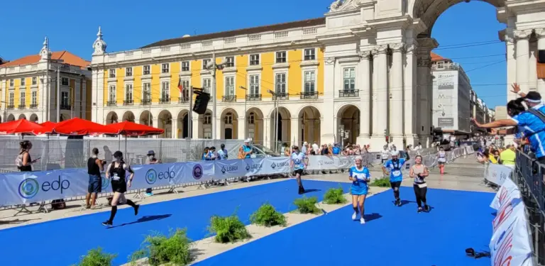Magischer Zieleinlauf auf Lissabons berühmtesten Platz - Praça do Comércio
