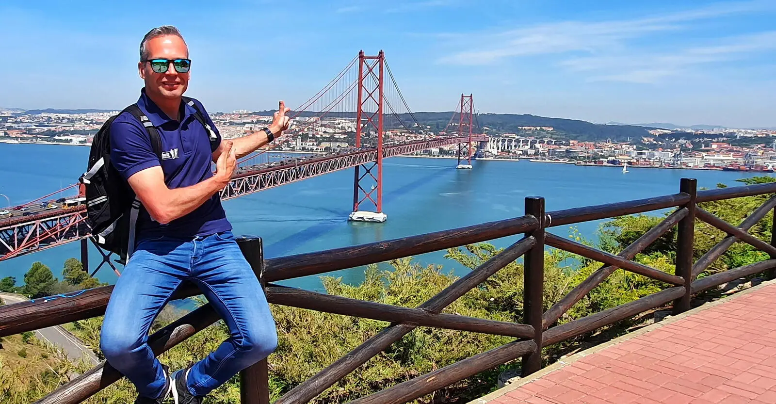 Reiseleiter Tino ist Lissabon Experte und wird Sie laufend begleiten