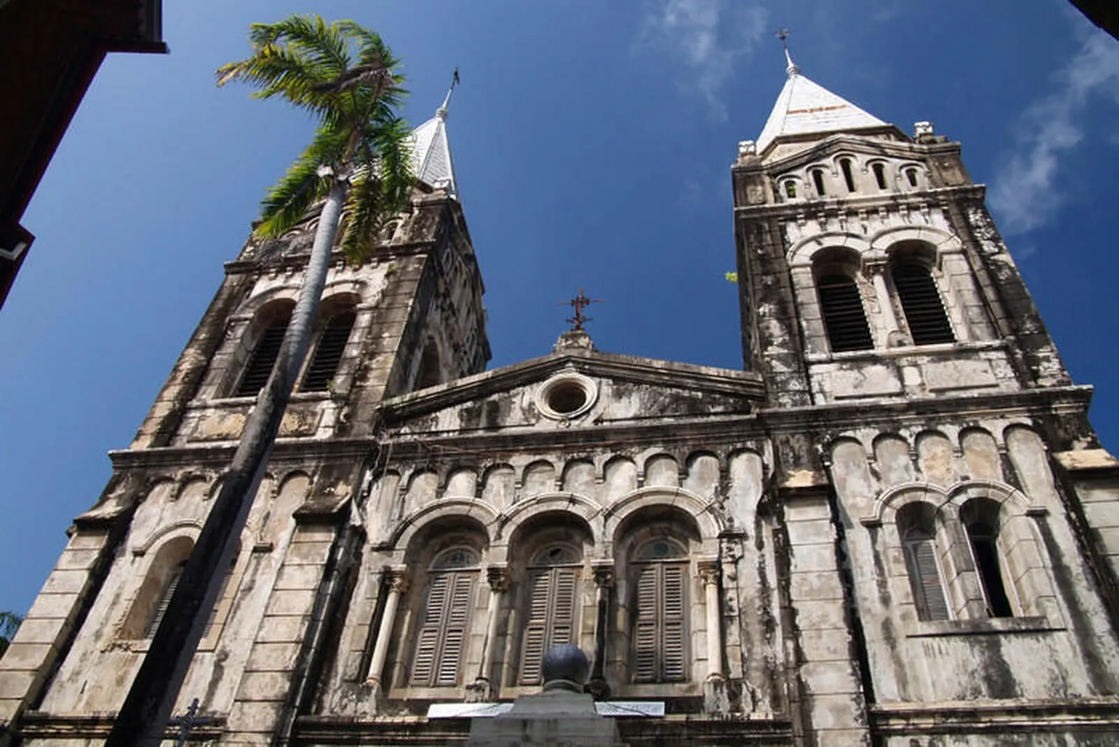 Geschichtsträchtige Gebäude machen den Rundgang in Stone Town interessant.