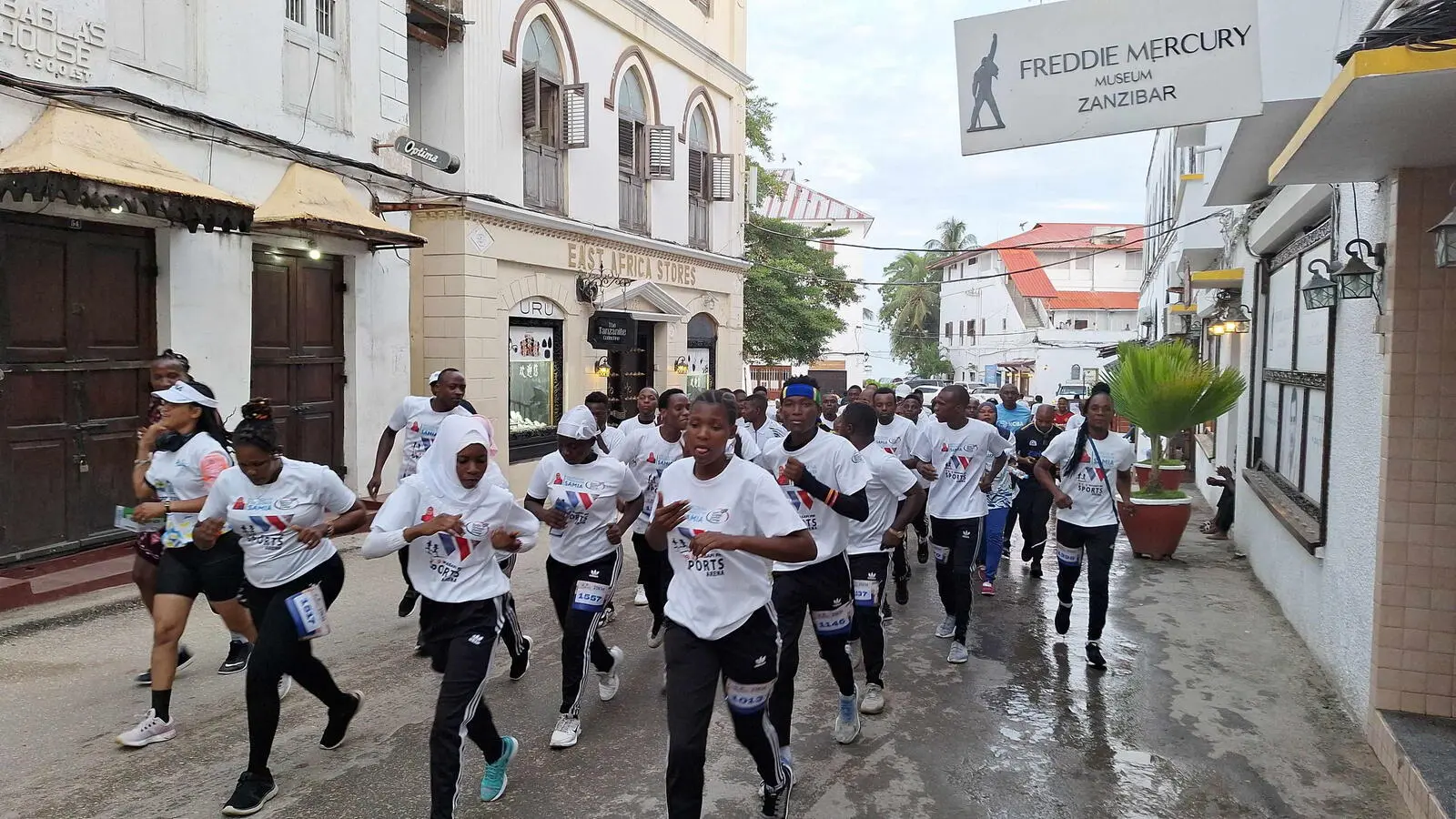 Lauf durch die engen Gassen von Stown Town
