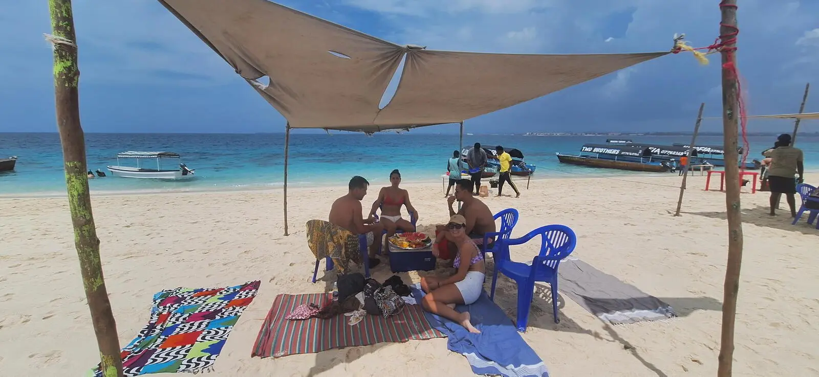 Nach dem Lauf: Lunch-Barbeque und relaxen auf Nakupenda-Island 