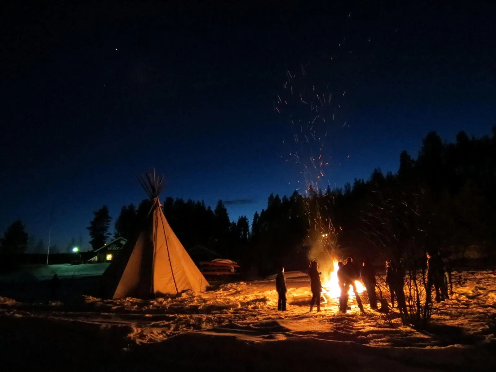 Lagerfeuer im Camp