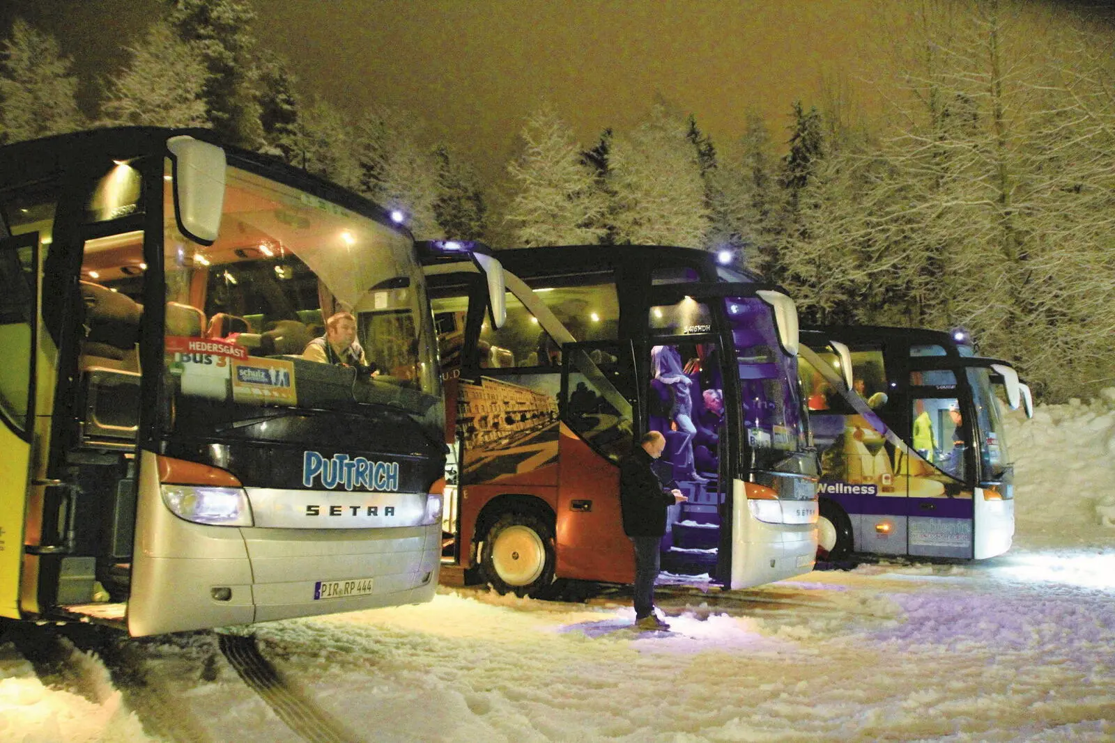 Riesenvorteil: Unsere Busse stehen am Lauftag direkt am Startgelände und sind bis zum Start vor Ort, ideal um sich immer wieder aufzuwärmen